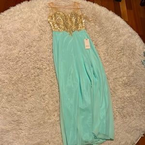 Never been worn Babyonline D.R.E.S.S ballgown